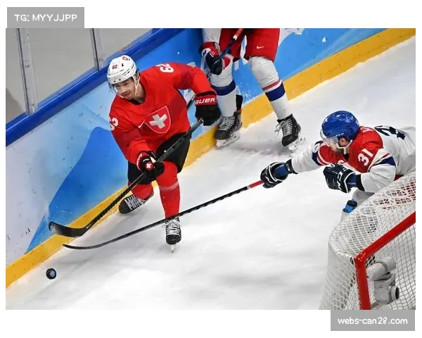 特写：冰球世家，父子三人同场征战瑞士职业联赛创历史